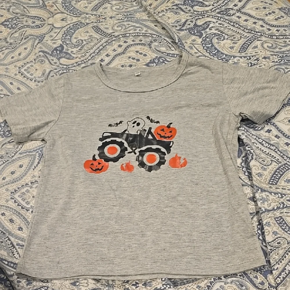 ❤️10/$13 Euc Gray Kids Halloween T-Shirt with Ghost and Pumpkin Design